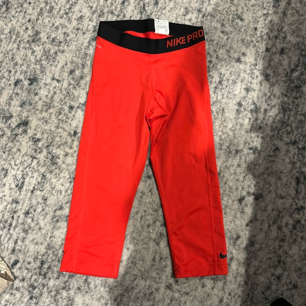Red cropped Nike pro leggings size small